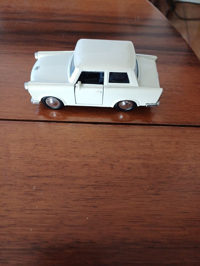 Modellino Trabant 601