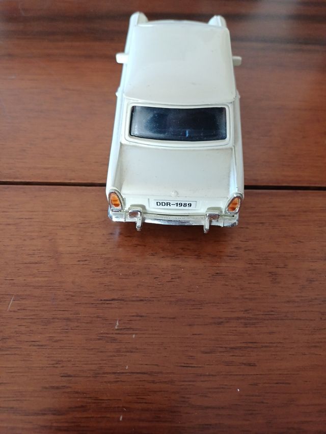 Modellino Trabant 601