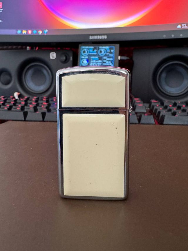 Zippo Scrimshaw Vintage Accendino