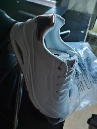Zapatillas Skechers blancas mujer sin caja