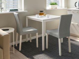 Mesa blanca de cocina