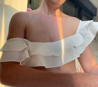 Top bikini blanco volantes