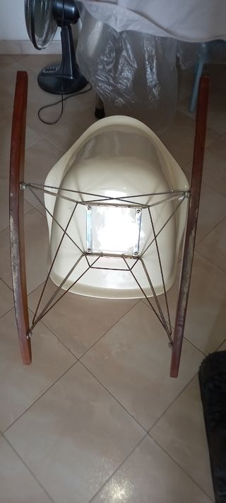 Sedia a dondolo Eames - bianca