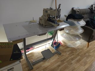 Máquina coser botones Reece