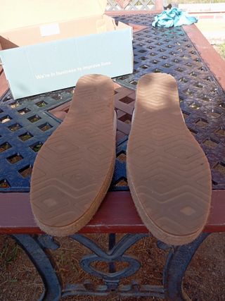 Zapatillas plataforma TOMS - blancas y negras
