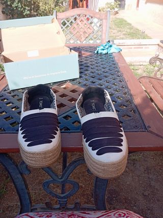 Zapatillas plataforma TOMS - blancas y negras
