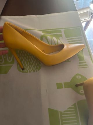 Tacones Zara amarillos - 38 y de 9cm tacon