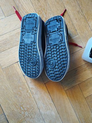 Heelys rojas y negras TALLA 30