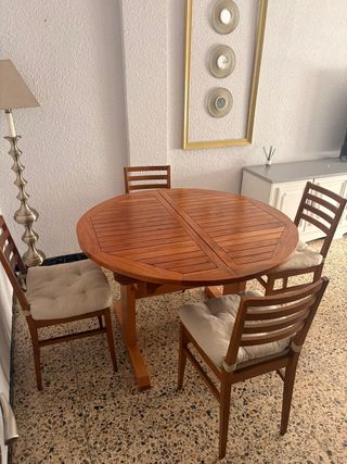 Mesa de comedor y 6 sillas 