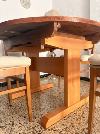 Mesa de comedor y 6 sillas 