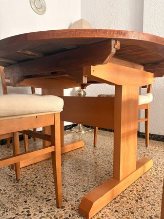Mesa de comedor y 6 sillas 