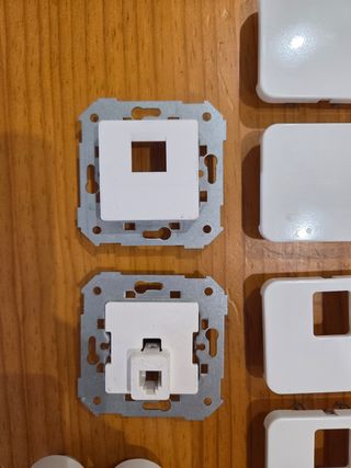 Componentes eléctricos: enchufes y bases