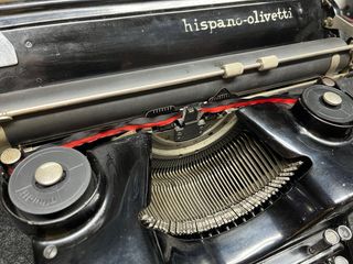 Hispano Olivetti M40: Máquina de escribir