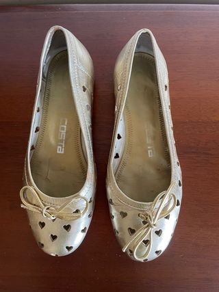 Zapatos niña Costa dorados
