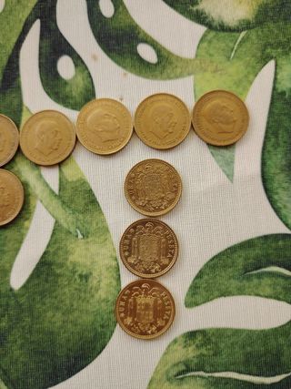 9 monedas de 1 Peseta Franco 1966 Estrellas difere