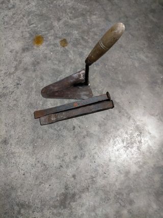 Paleta y 2 escarpas albañil usadas