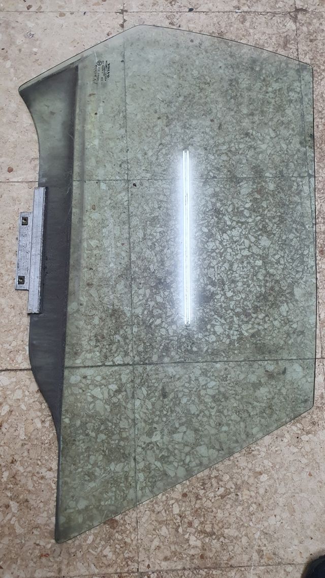 Cristal puerta Volvo 480 izquierdo