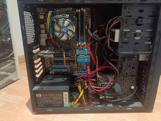 Torre PC + Monitor Asus - Gamer