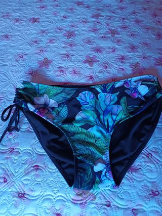 Bikini negro y multicolor