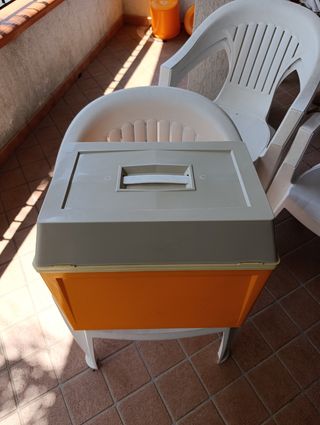 Frigo portatile vintage arancione
