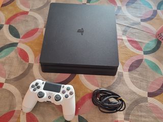 PS4 Slim 1TB - PlayStation 4