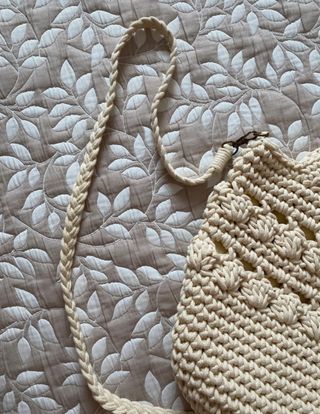 Bolso crochet beige nuevo con etiqueta.