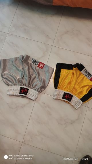 Shorts de boxeo: amarillo y plata