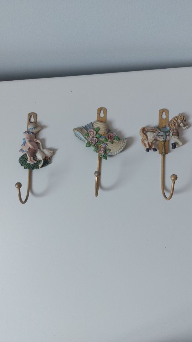 3 Perchas Decorativas - Niña, Sombrero, Caballo