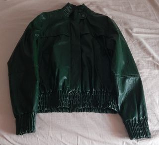 Chaqueta verde efecto cuero