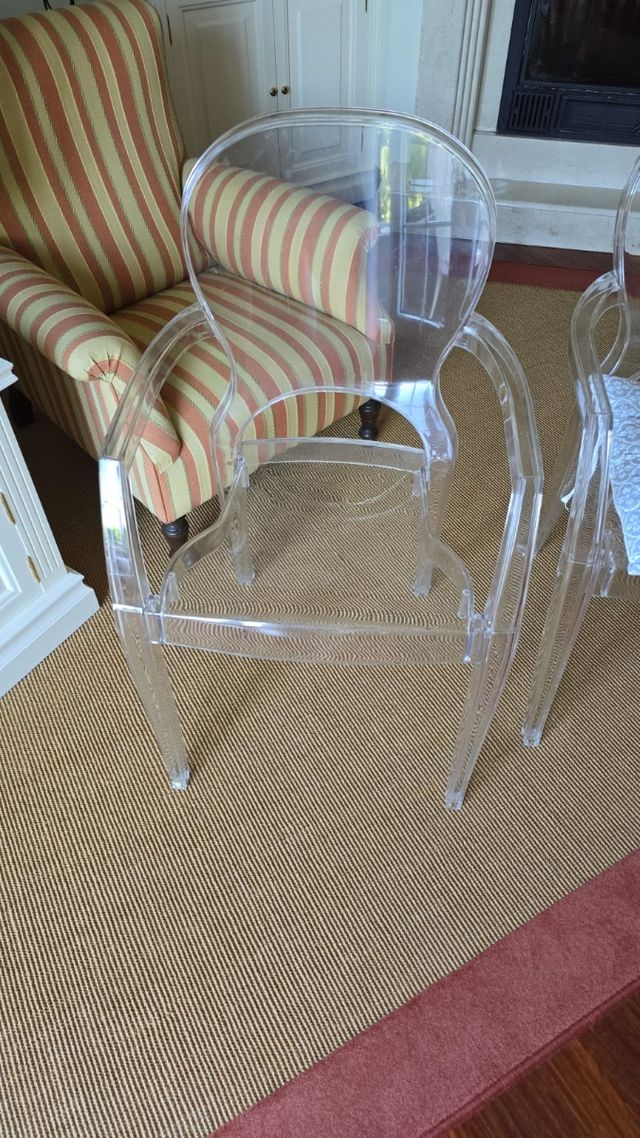 Silla transparente con cojín. Se venden 4 sillas