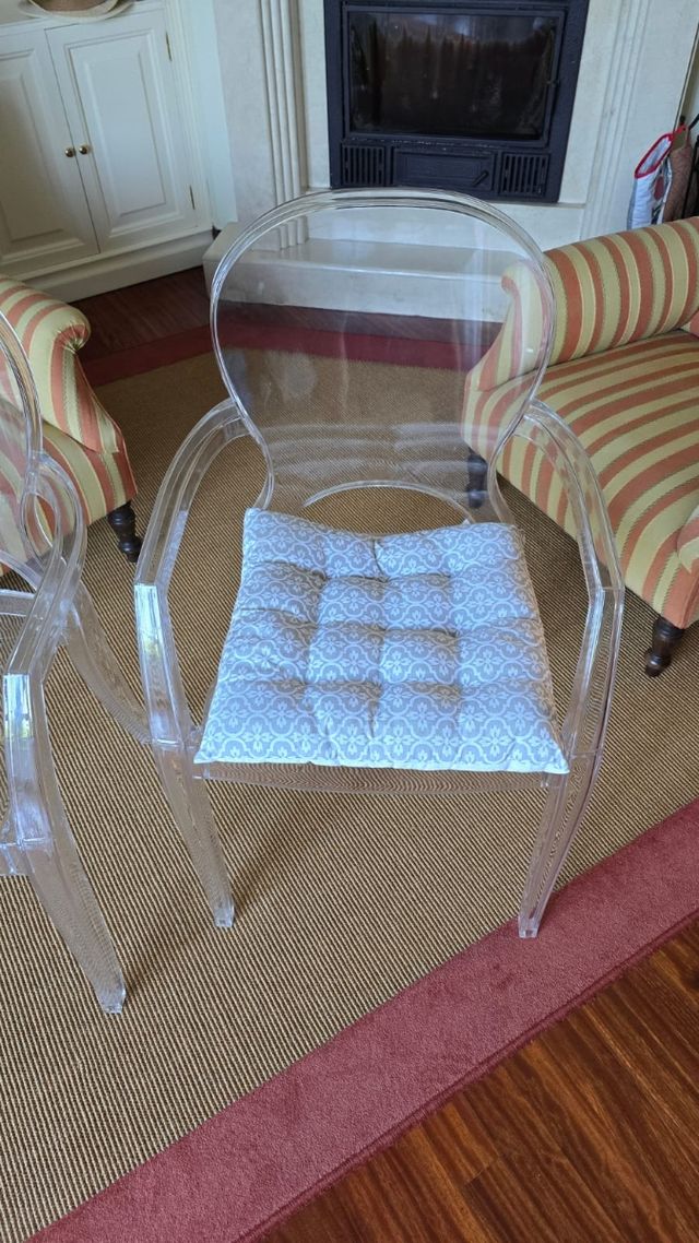 Silla transparente con cojín. Se venden 4 sillas