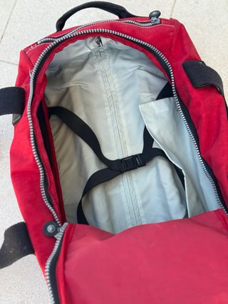 Maleta Kipling roja con ruedas