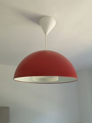 Lámpara Ikea roja y blanca