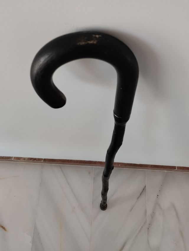 Bastón de membrillo pintado Negro Curvado