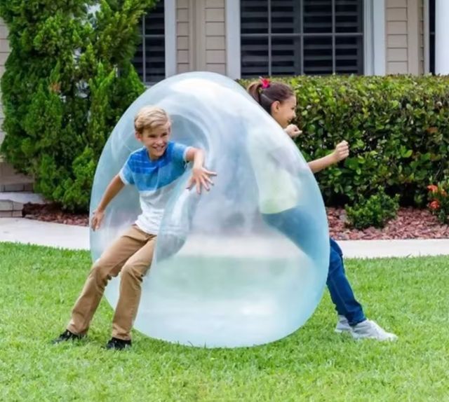 Vários artigos de festa.