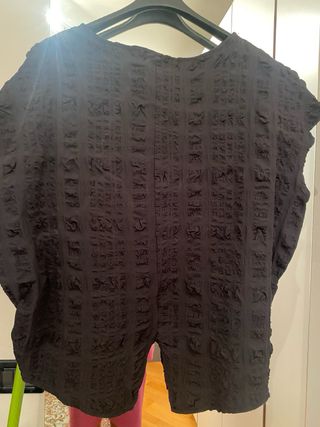 Blusa nera goffrata