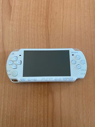 PSP con funda + 4 juegos (sin bateria)