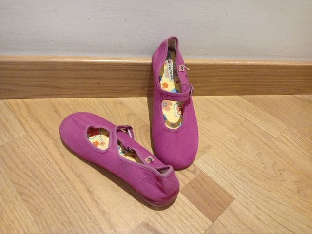 Merceditas Victoria niña rosa verano