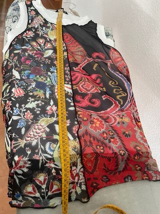 Camiseta Desigual L - Negra y Roja