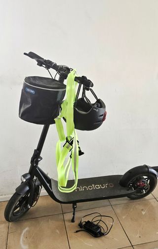 Patinete eléctrico Minotauro + casco y accesorios