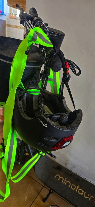 Patinete eléctrico Minotauro + casco y accesorios