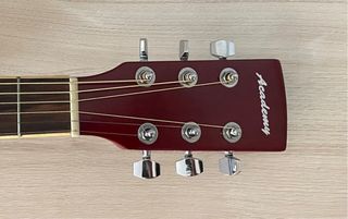 Guitarra electroacústica Academy roja