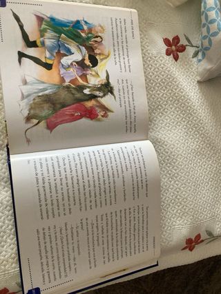 Libro de cuentos de Andersen, Grimm y Perrault