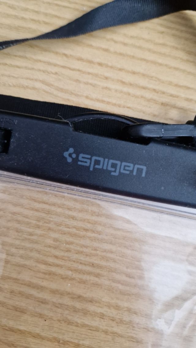 Custodia subacquea impermeabile Spigen trasparente