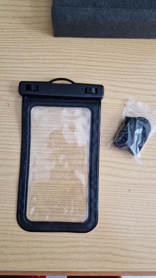 Custodia impermeabile subacquea spigen