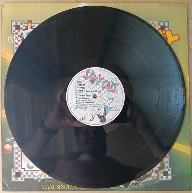 Stray Cats. (She's) Sexy + 17.  Maxi-Single 1983.