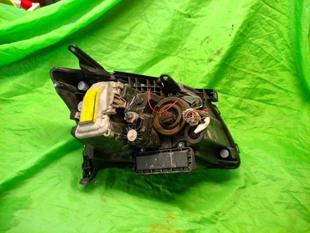 Faros Xenón Toyota Avensis