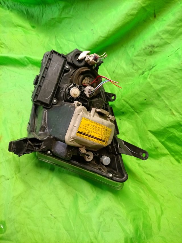 Faros Xenón Toyota Avensis