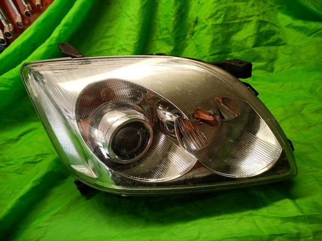 Faros Xenón Toyota Avensis