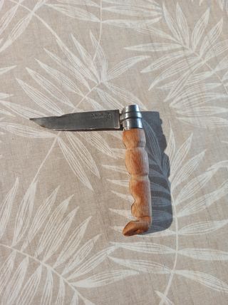 Coltello Opinel N8, manico in legno